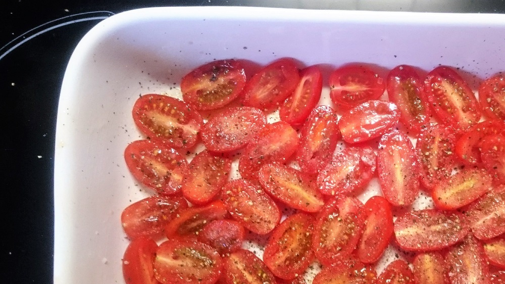 Tomaatjes klaar om de oven in te gaan